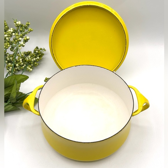 Dansk Designs Kobenstyle Yellow Enameled Dutch Oven & Lid. 2 Quart - Picture 5 of 17